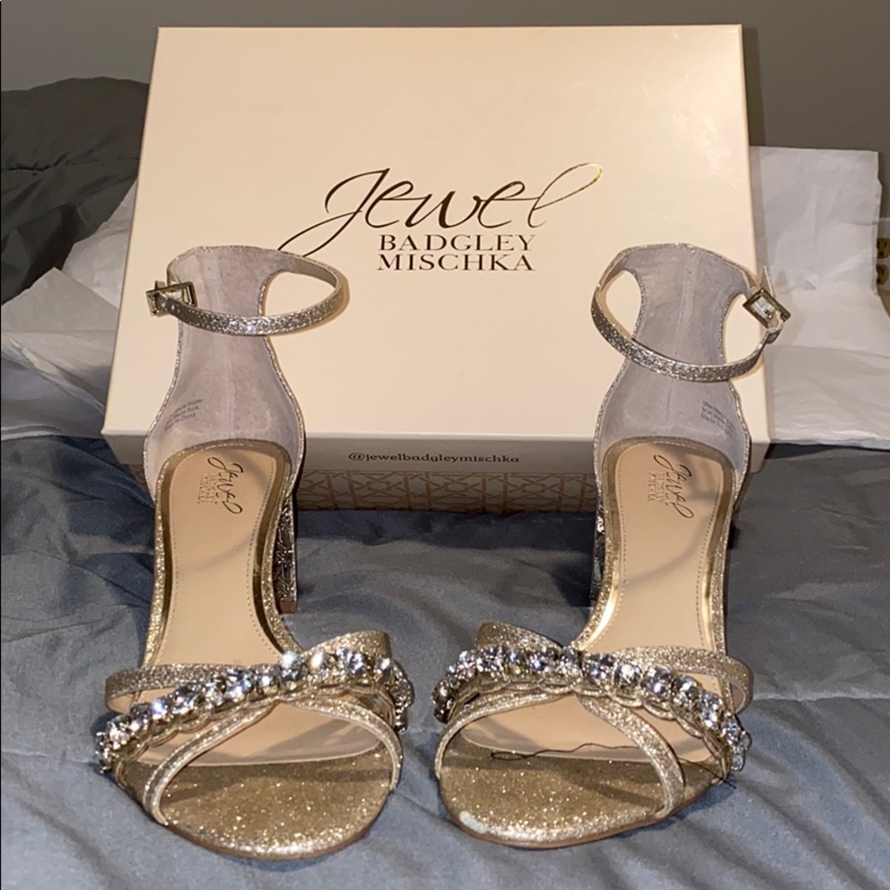 Jewel Badgley Mischka Giona gold glitter. OMG!
